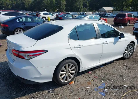 2020 Toyota Camry Le z USA, uszkodzony, nr VIN 4T1C11AKXLU922557